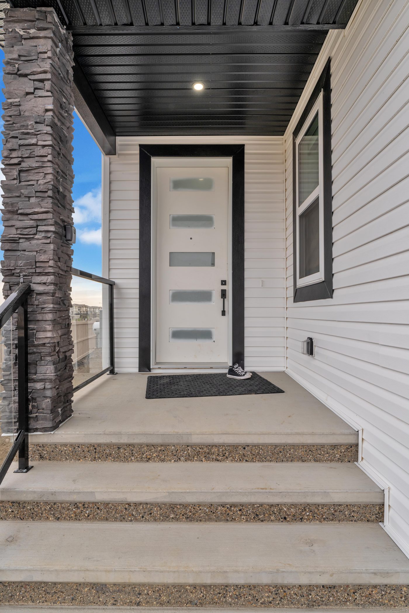 Duplex covered entry porch, Beaumont